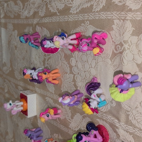 My Little Ponies, Accessories & Train. Discontinued Lot Of 28 Ponies! 2000-2010 - Picture 2 of 16